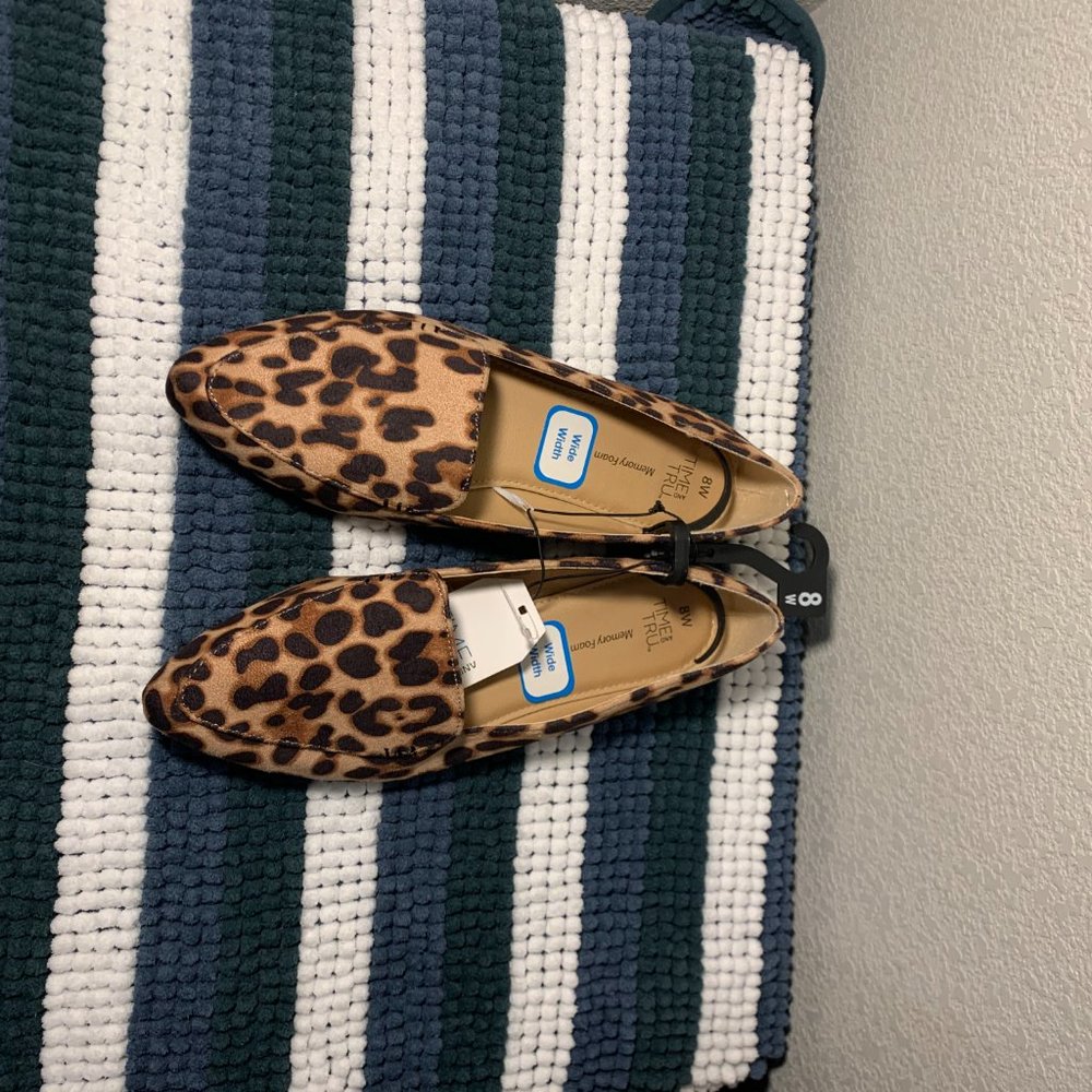 Time and Tru Women’s Animal Print Flats - Picture 5 of 11